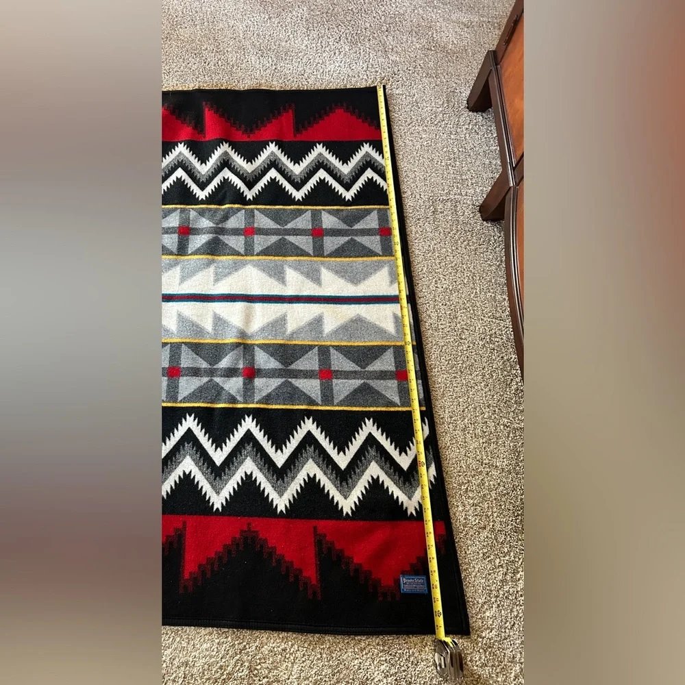 Pendleton Beaver State Caliente Wool Robe/Blanket. Black, Red & White - Picture 7 of 11